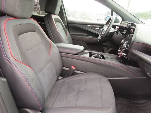 Used 2025 Chevrolet Blazer EV RS AWD/4WD image 44