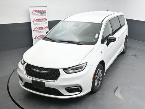 Used 2024 Chrysler Pacifica Limited FWD image 12
