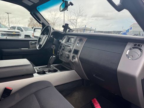 Used 2016 Ford Expedition EL XLT image 17