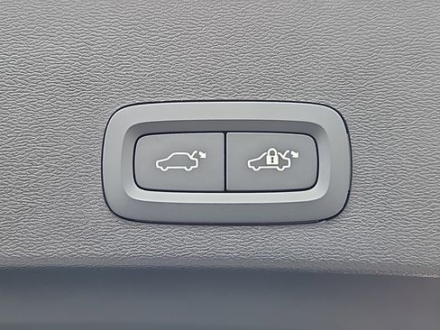 New 2026 Volvo XC40 B5 Core w/ Protection Package Premier image 12