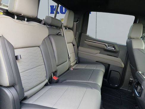 Used 2025 Chevrolet Silverado 1500 ZR2 w/ Technology Package image 18