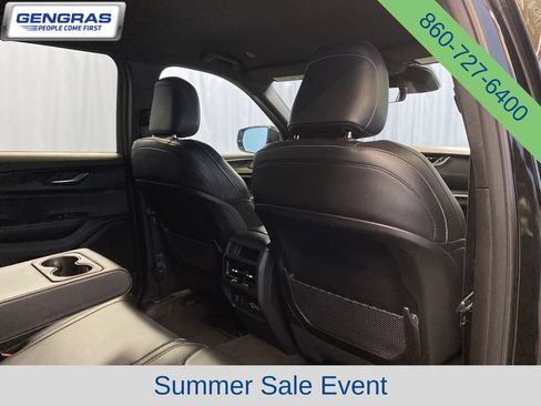 Used 2025 Jeep Grand Cherokee Altitude AWD/4WD image 39