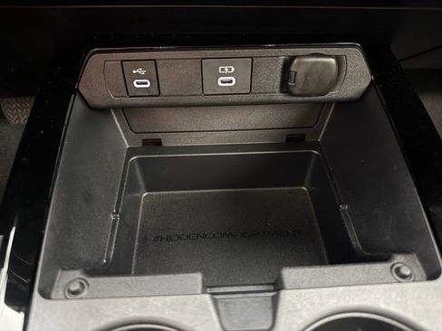 Used 2025 Toyota Prius LE FWD image 19