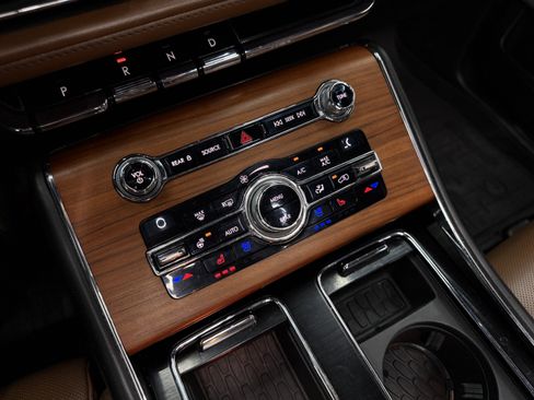 Used 2020 Lincoln Aviator Reserve w/ Equipment Group 201A AWD/4WD image 19