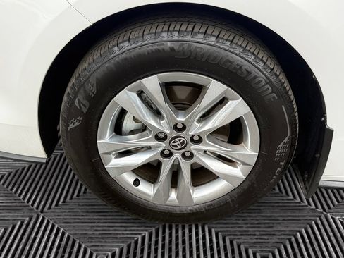 Used 2026 Toyota Sienna Limited AWD/4WD image 14