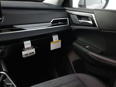 New 2025 Mitsubishi Outlander SE image 19