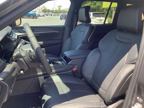 New 2023 Jeep Grand Cherokee Overland w/ Luxury Tech Group IV image 8