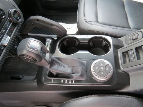 Used 2025 Ford Bronco Badlands AWD/4WD image 19