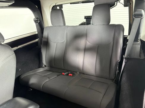 Used 2015 Jeep Wrangler Sport image 17