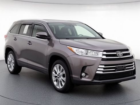 Used 2017 Toyota Highlander XLE AWD/4WD image 7