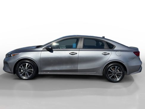 Used 2024 Kia Forte LXS FWD image 2