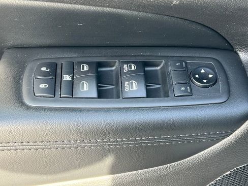 Used 2018 Jeep Grand Cherokee Laredo w/ All-Weather Capability Group image 15