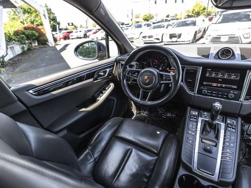 Used 2018 Porsche Macan w/ Premium Package Plus AWD/4WD image 22