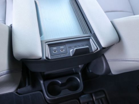 Certified 2026 Toyota Sienna XLE FWD image 46