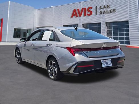 Used 2025 Hyundai Elantra SEL FWD image 9