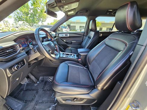 Used 2024 Ford Explorer ST-Line w/ Class IV Trailer Tow Package image 18