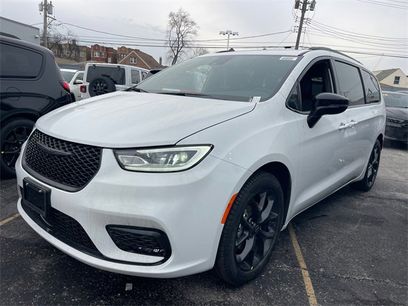 New 2026 Chrysler Pacifica Limited w/ S Appearance Package