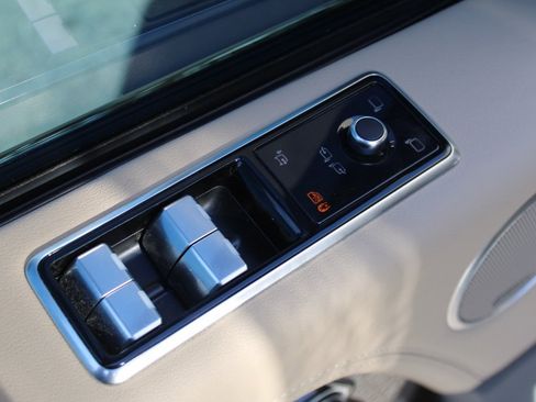 Used 2022 Land Rover Range Rover P525 Westminster Edition image 12