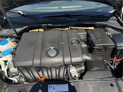 Used 2010 Volkswagen Jetta SE image 9