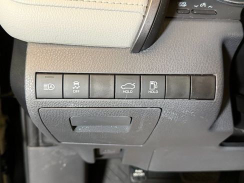 Used 2019 Toyota Camry SE image 17