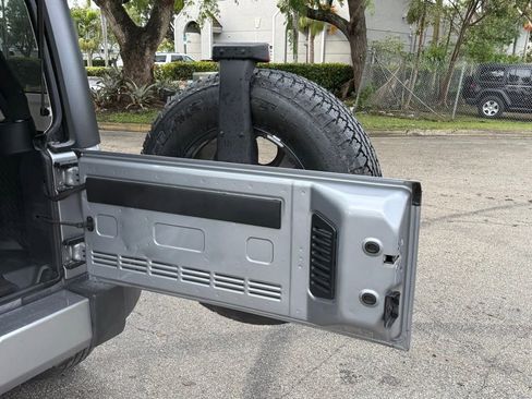 Certified 2018 Jeep Wrangler Unlimited Sahara image 34