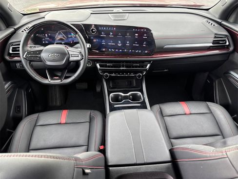 Used 2025 Chevrolet Traverse RS image 28