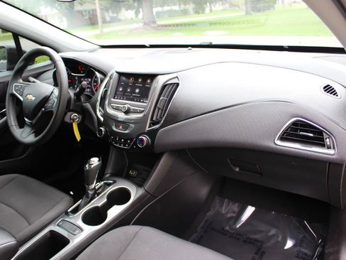 Used 2019 Chevrolet Cruze LT w/ LT Fleet Convenience Package FWD image 39