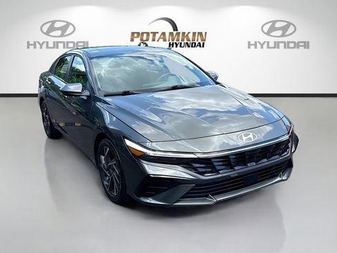 Certified 2025 Hyundai Elantra SEL FWD image 3