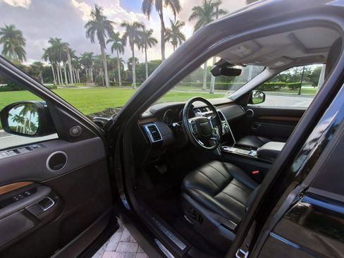 Used 2017 Land Rover Discovery HSE image 11