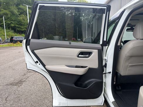 Used 2021 Nissan Rogue SL w/ Premium Package FWD image 12
