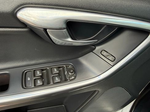 Used 2016 Volvo XC60 T5 Premier w/ Proximity Package image 24