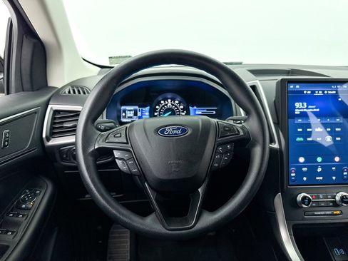 Used 2023 Ford Edge SE w/ Black Appearance Package image 3