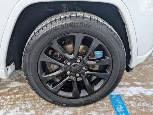 Used 2019 Jeep Grand Cherokee Altitude image 30