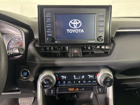 Used 2021 Toyota RAV4 XLE AWD/4WD image 14