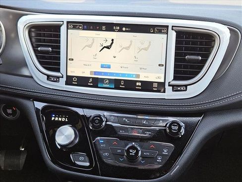 New 2026 Chrysler Pacifica Select FWD image 13