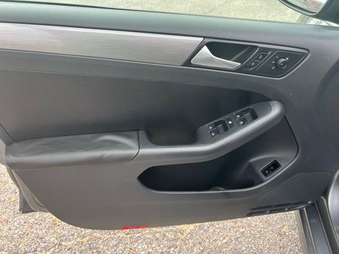 Used 2016 Volkswagen Jetta Sport image 33