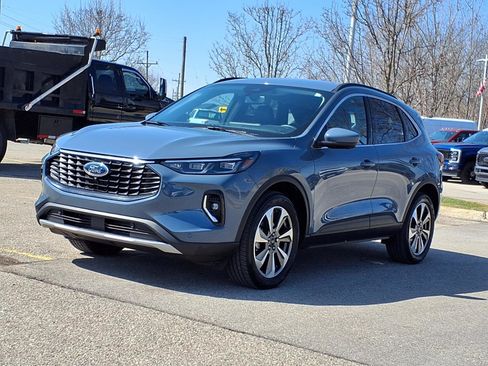 Certified 2023 Ford Escape Platinum w/ Class II Trailer Tow Package AWD/4WD image 3