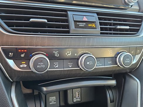 Used 2018 Honda Accord Touring image 18