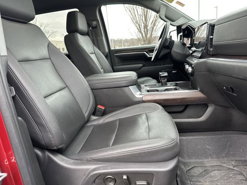 Used 2023 GMC Sierra 1500 SLT w/ SLT Premium Plus Package image 32