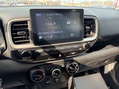 Used 2021 Hyundai Venue SE image 22