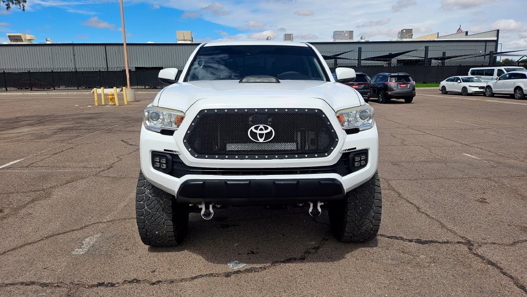 Used 2020 Toyota Tacoma SR RWD image 3