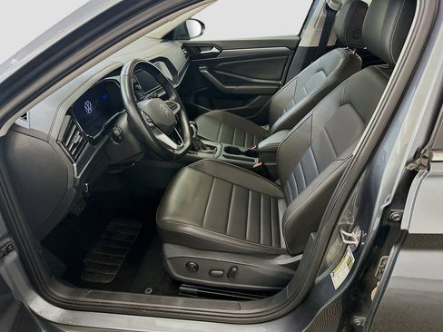 Used 2024 Volkswagen Jetta SE FWD image 13