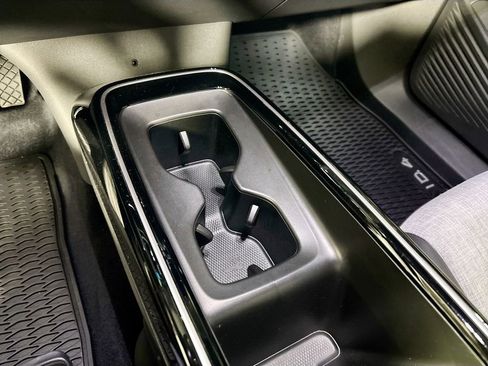 Certified 2025 Volkswagen ID.4 Pro image 16