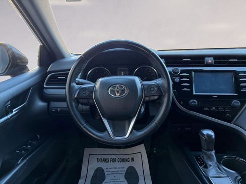 Used 2020 Toyota Camry SE image 12