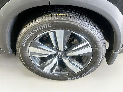 Used 2023 Nissan Rogue SL w/ SL Premium Package image 11