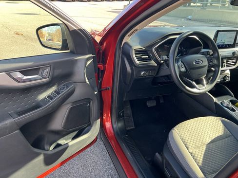 Used 2020 Ford Escape SE image 10