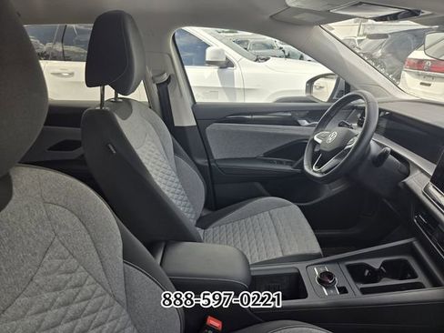 Used 2025 Volkswagen Tiguan S FWD image 8