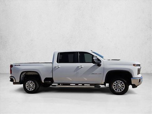 Used 2025 Chevrolet Silverado 2500 LT w/ Convenience Package AWD/4WD image 4