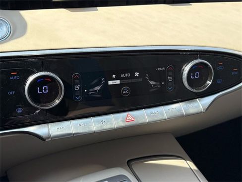 Used 2022 Genesis GV70 2.5T w/ Select Package image 16