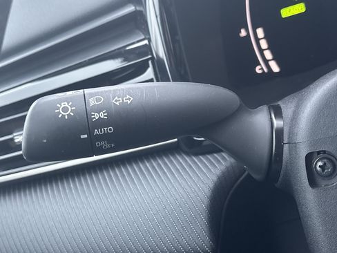 Used 2025 Toyota Camry SE image 25